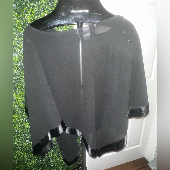 Another Thyme black sheer cape size XL - Picture 8 of 8